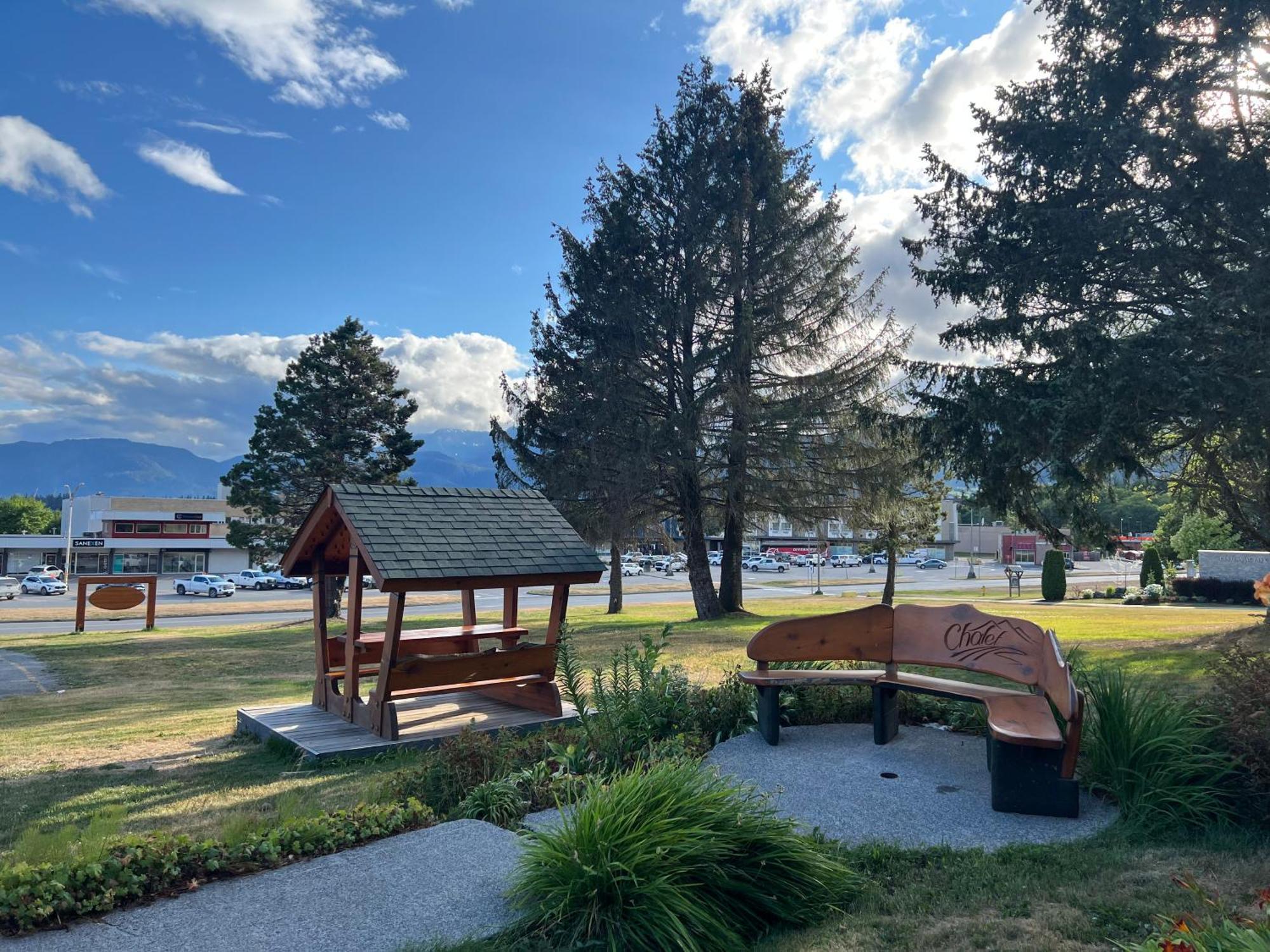 Chalet Inn Kitimat 外观 照片