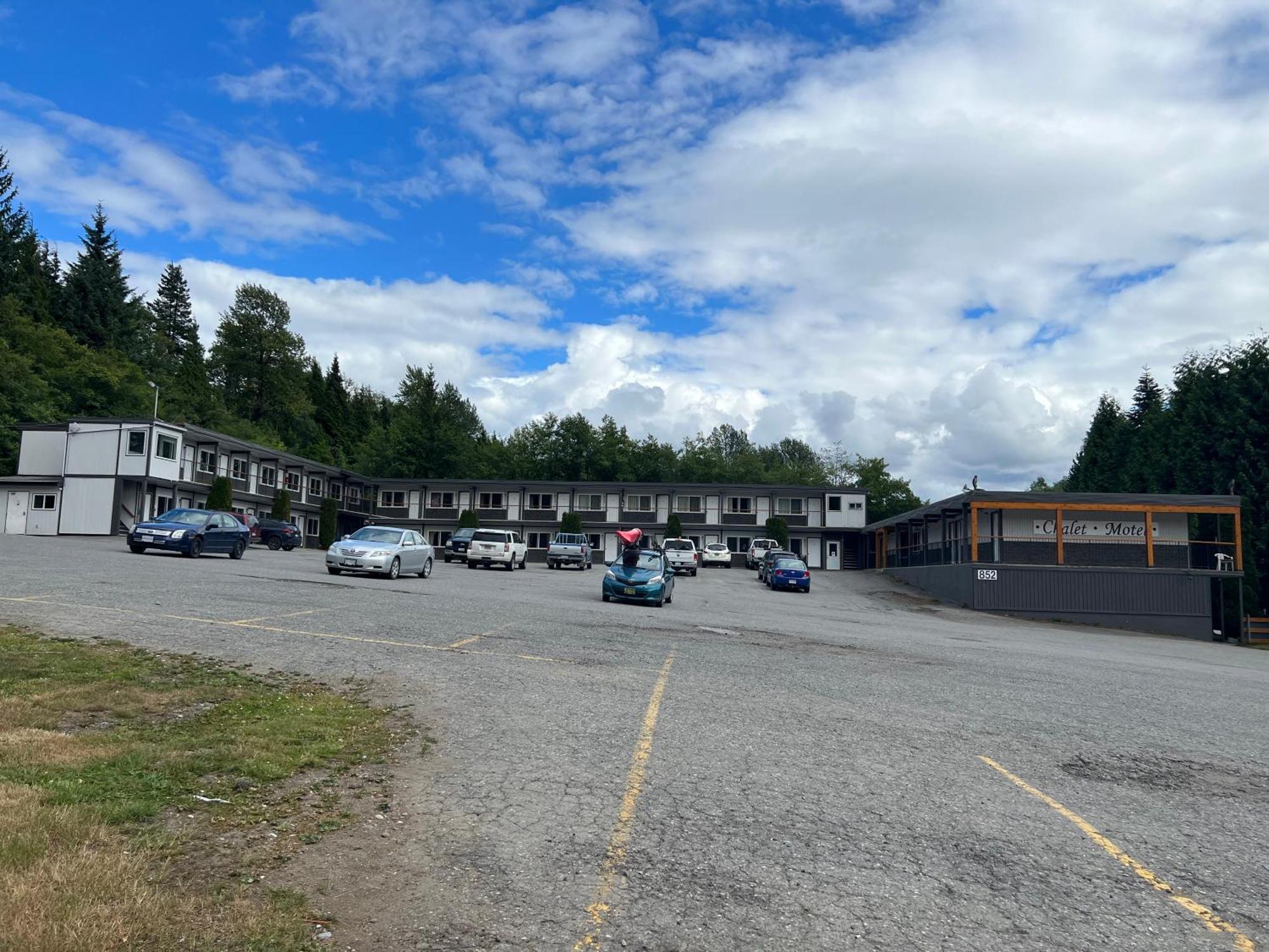 Chalet Inn Kitimat 外观 照片