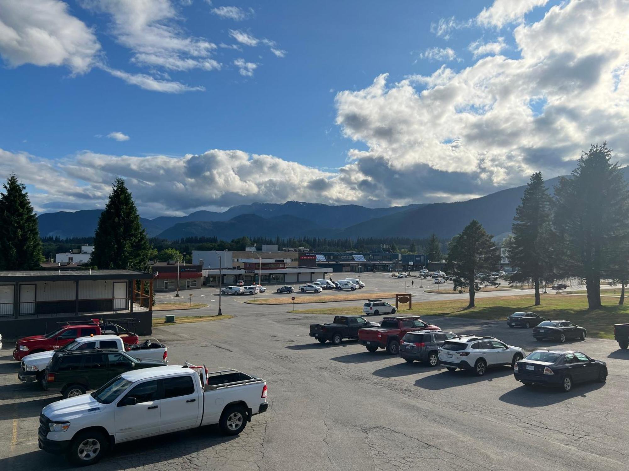 Chalet Inn Kitimat 外观 照片