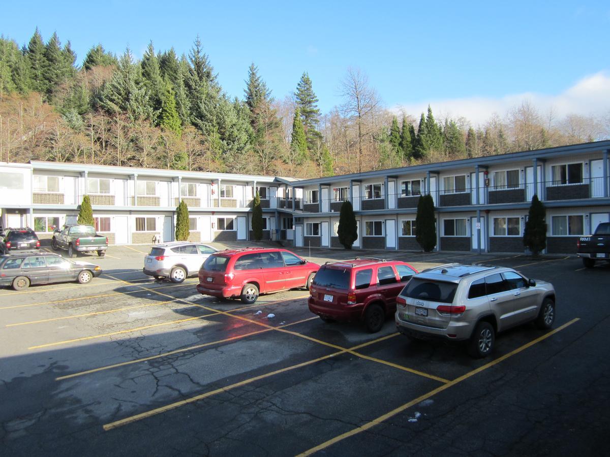 Chalet Inn Kitimat 外观 照片