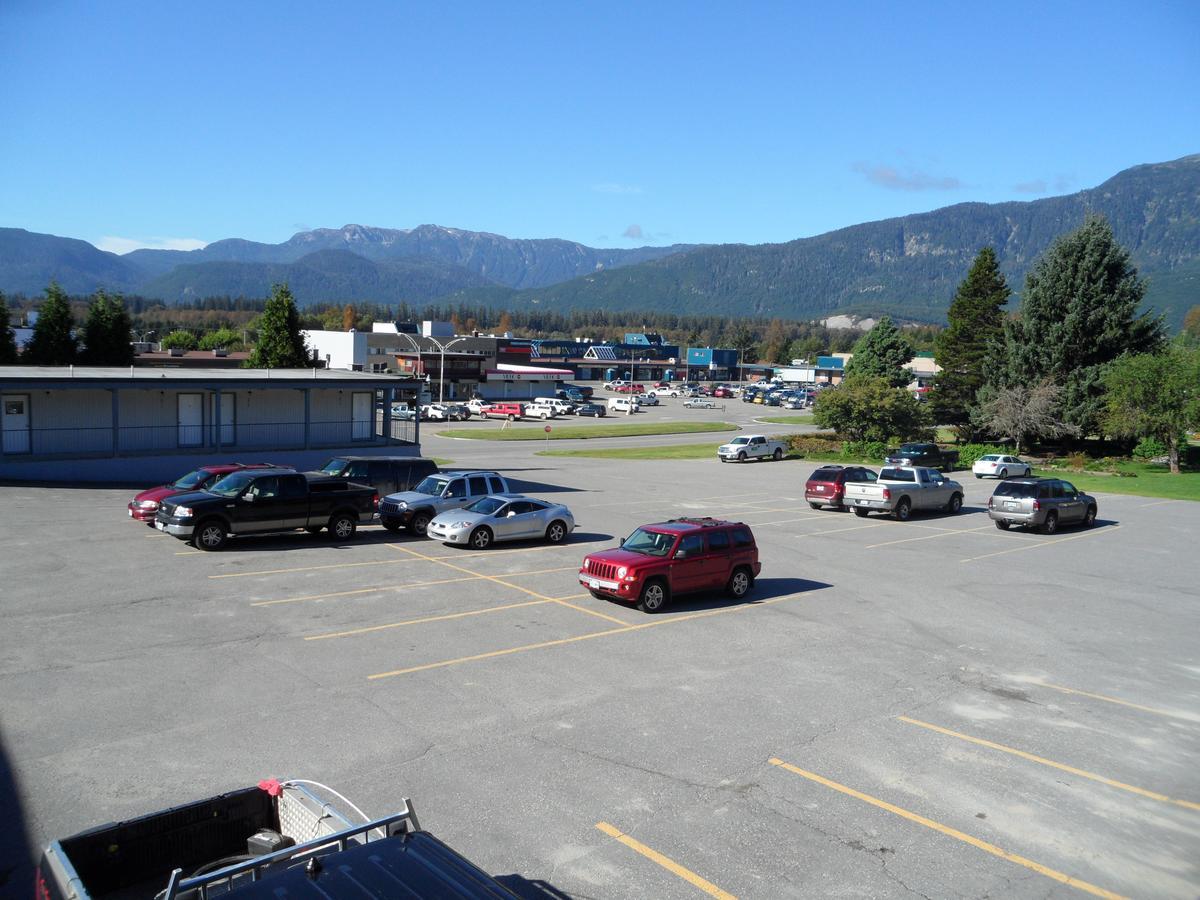Chalet Inn Kitimat 外观 照片