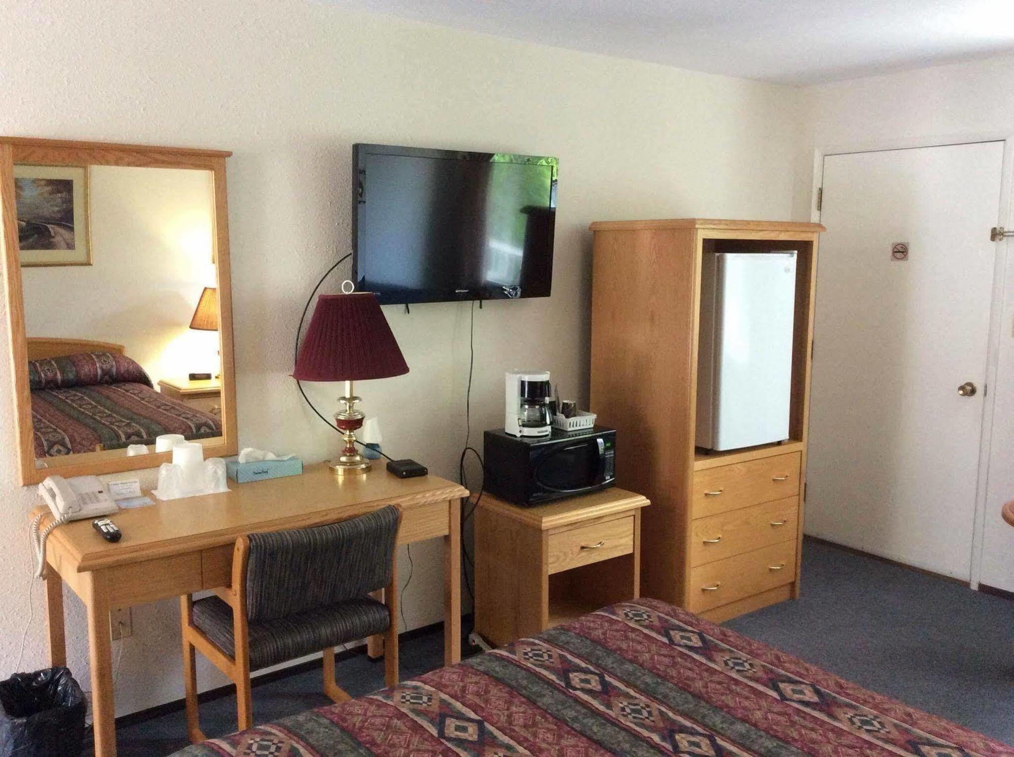 Chalet Inn Kitimat 外观 照片