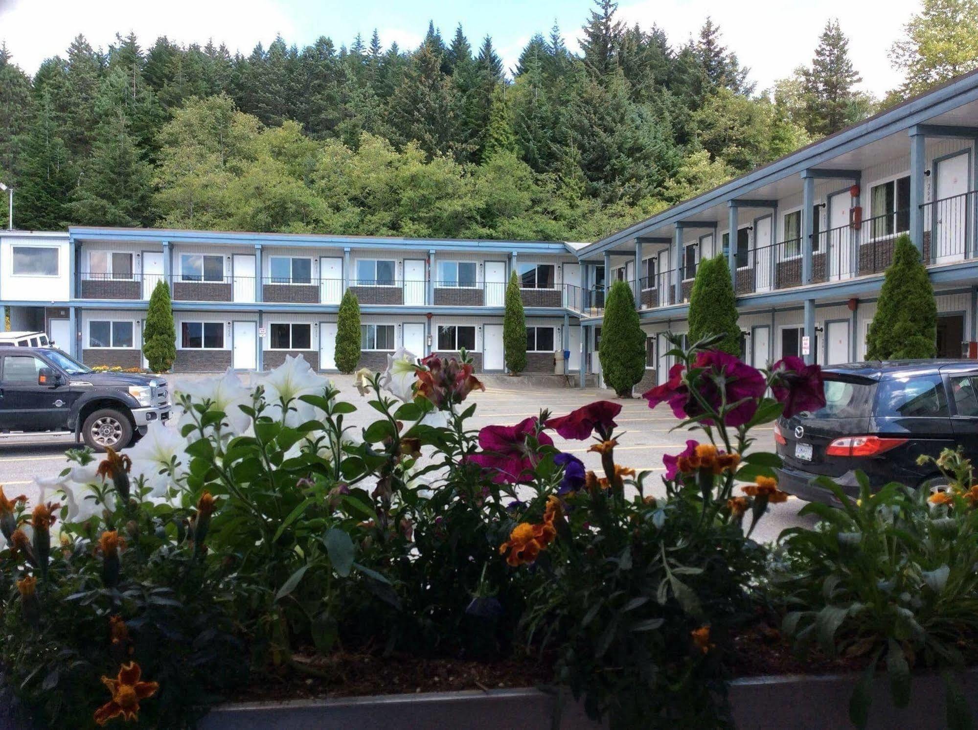 Chalet Inn Kitimat 外观 照片